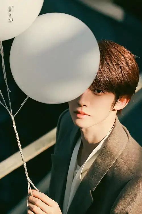 夏姿陈品牌大使刘宇##刘宇巴黎时装周