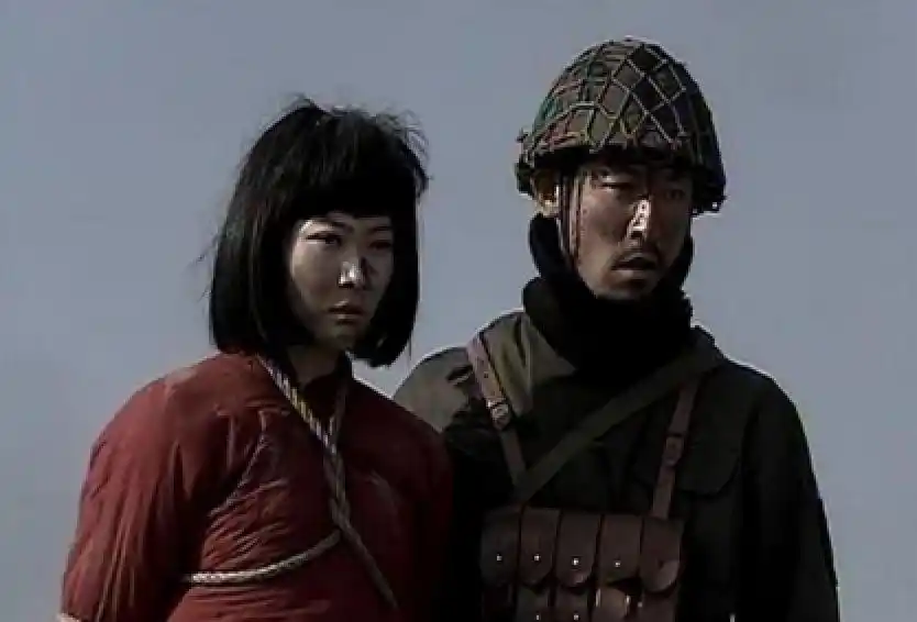 新老亮剑:同是秀芹让李云龙开炮,老版堪称烈士,新版明显怕死