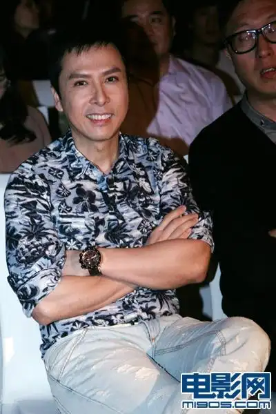 甄子丹给关羽刮胡子导演说断背目的不纯