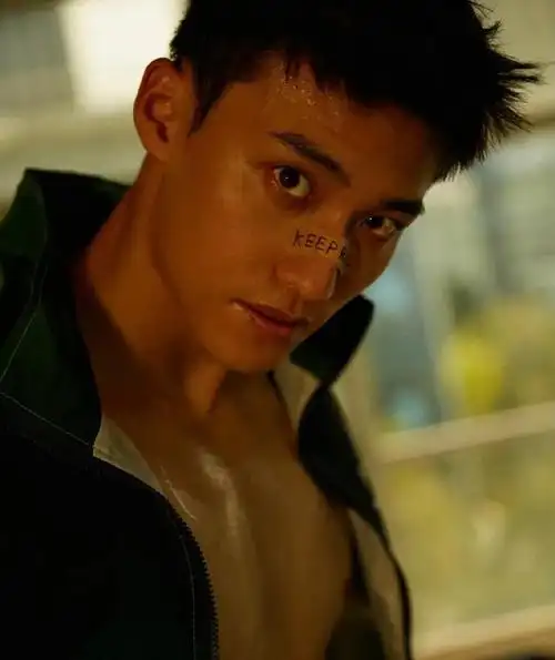 行走的荷尔蒙,这样的高颜值腹肌小狼狗,酷帅到停不下来!