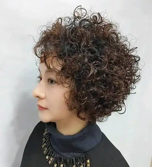 头发稀少细软适合烫什么发型?试试这5种卷发,时尚减龄又显发量