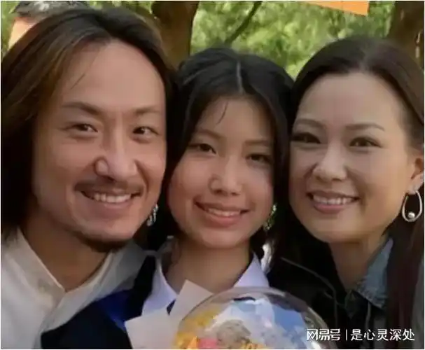 郑中基演唱会与13岁女儿合唱网友辣评与阿sa刚离婚就有孩子了