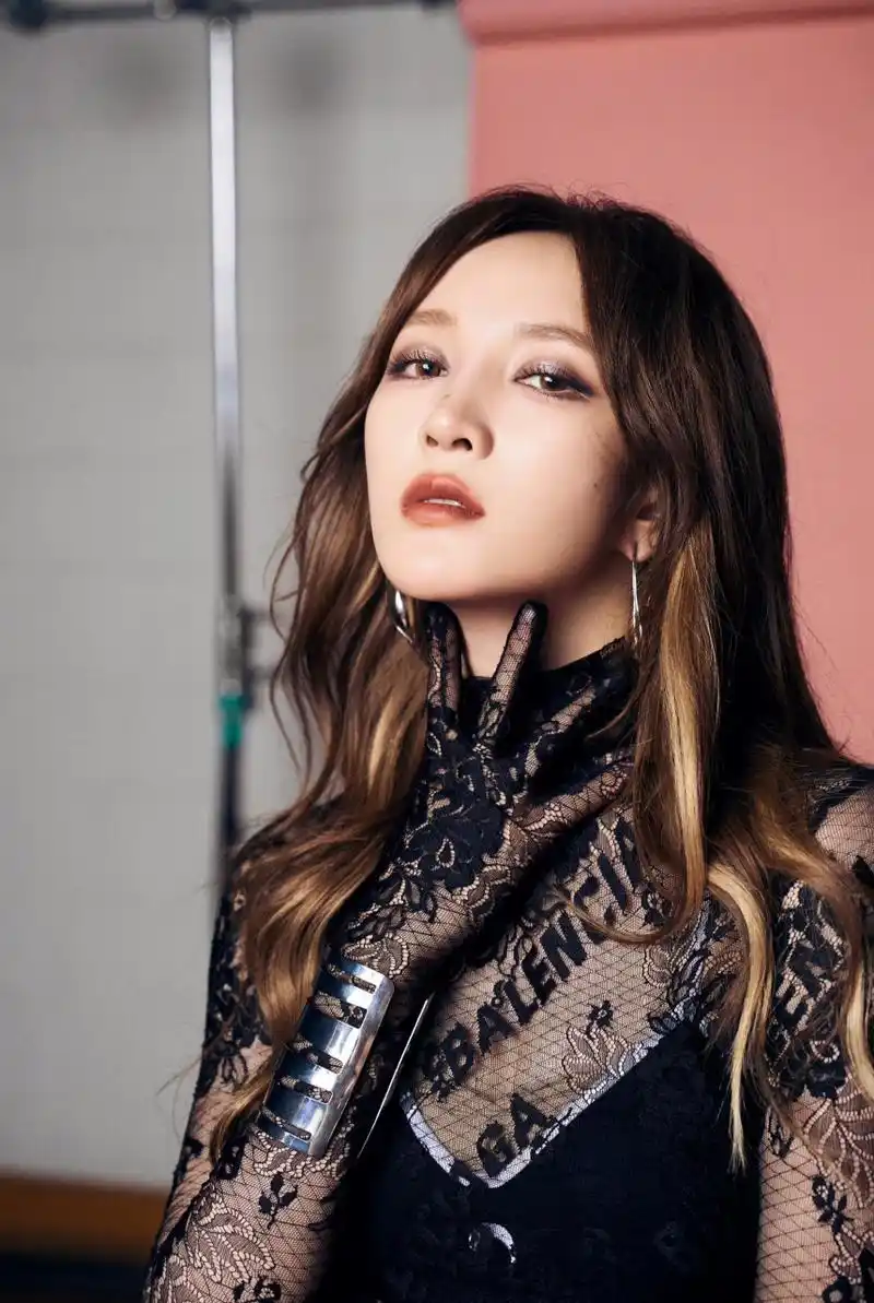 孟佳,透视裙造型  #心随星动