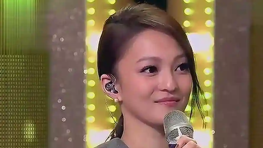 隐藏的歌手张韶涵现场揭秘欧若拉歌词含义原来是这个意思