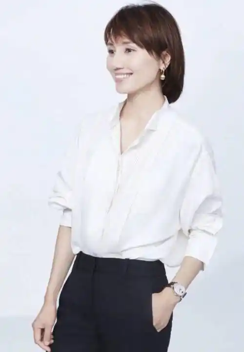 袁泉高级的黑白着装风格在优雅的欧洲时尚中无与伦比,散发着迷人的