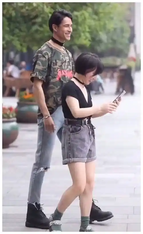 1米5的小姐姐找了1米8的男友,看到她的搭配,终于知道原因_身高_情侣