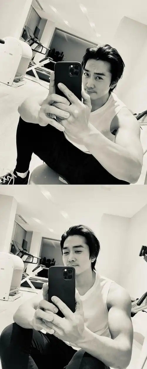 韩国艺人宋承宪sns发照秀健美身材