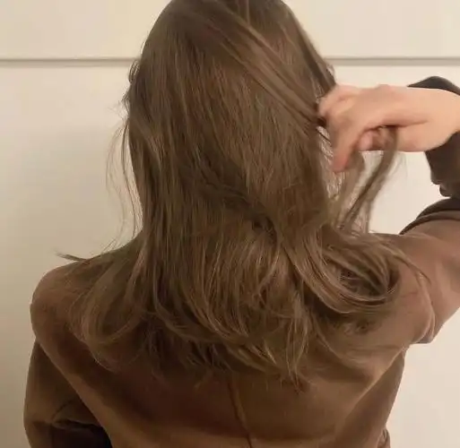 今日发色推荐甜美系暖棕色