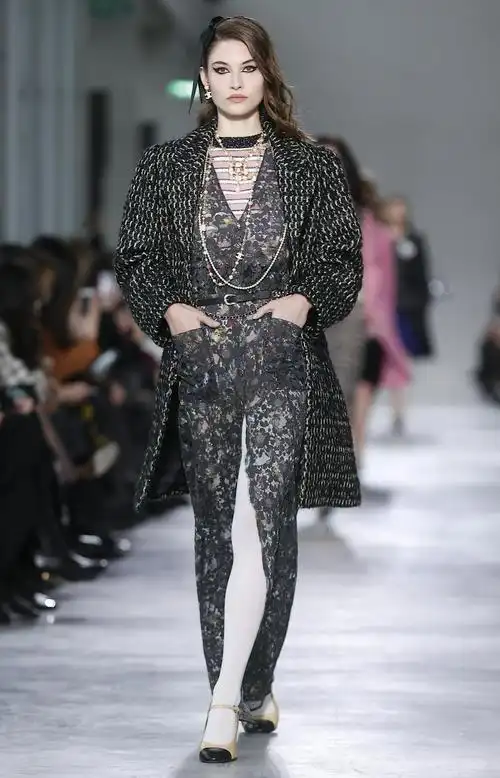 香奈儿2021/22高级手工坊系列时装秀|香奈儿_新浪新闻