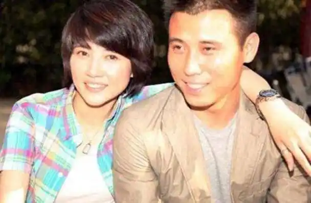 李乃文:我老婆不是黄曼,与颜丙燕很清白,47岁婚姻仍然是个谜