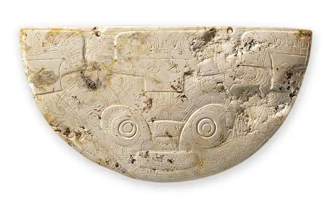 良渚文化 神人兽面纹玉璜良渚文化 神人兽面纹玉璜(局部)良渚文化玉器