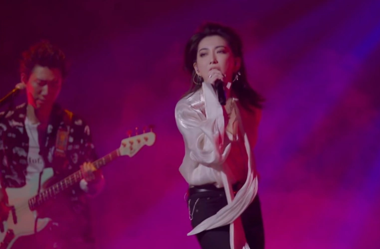 为了参加乐夏2,刘忻拒绝了《浪姐》的邀请,生不逢时的选秀歌手