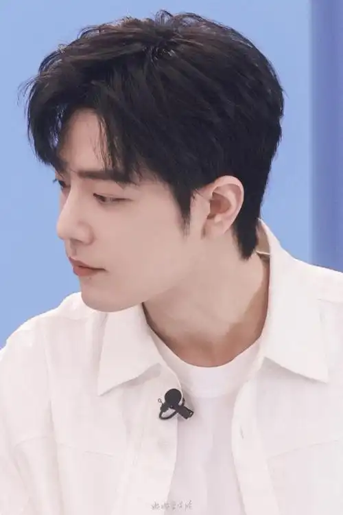 肖战超话好迷人的侧脸06@x玖少年团肖战daytoy#肖战时影#/#肖战玉骨