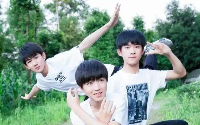 tfboys七周年演唱会团歌发布,三小只再合体,共唱和你在一起