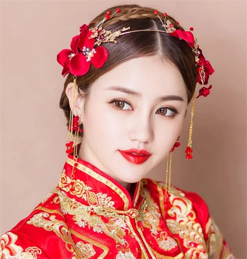 中式秀禾新娘发型 经典复古轻奢时髦_女生卷发 - 美发站