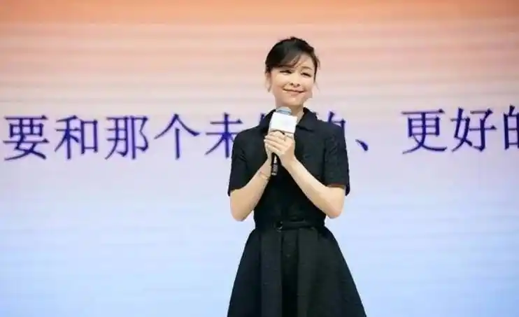 44岁张静初地狱式求学,成内娱直播考研上岸第一人,一天学12小时