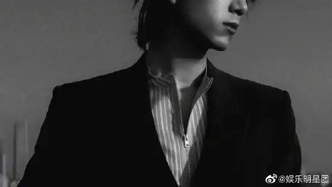 李现长发复古大片