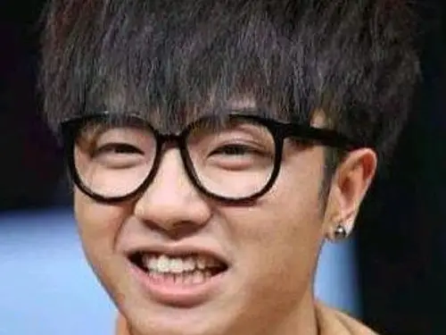 打工人的一天华晨宇整容失败恐成削骨天帝?