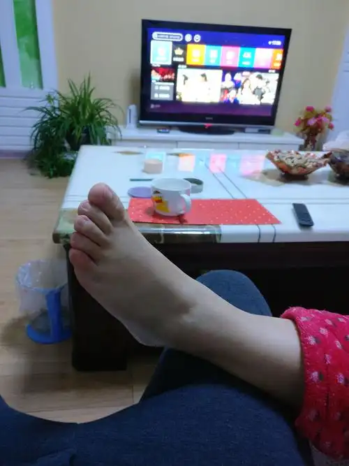 老婆的美脚 - 油乐园 - 一加手机社区官方论坛