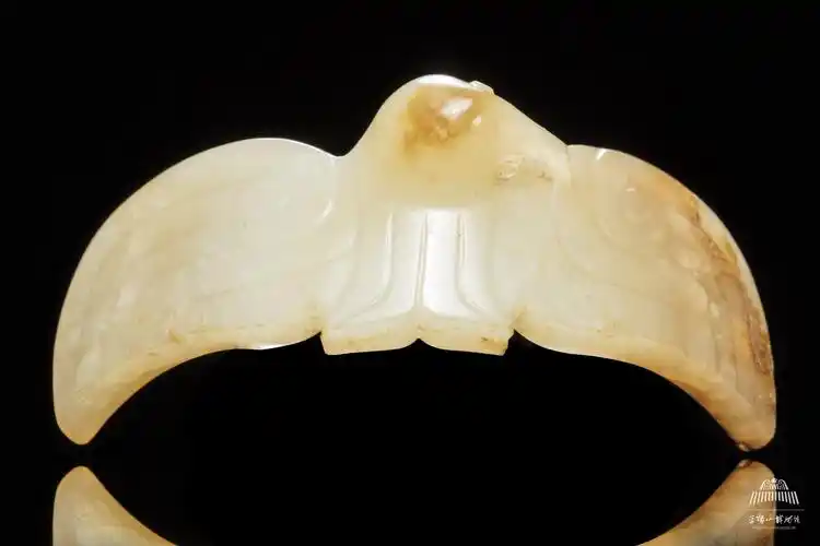 你知道平顶山的别称吗来看看这只通透又可爱的玉鹰为我们讲述了怎样的