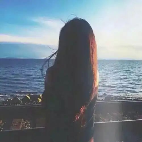 气质女人面朝大海背影图 气质女人面朝大海背影图图片唯美_布阁拉