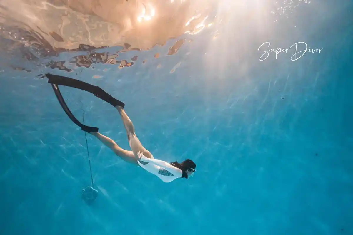 潜水女孩 #水下摄影 #潜水 #自 - 抖音