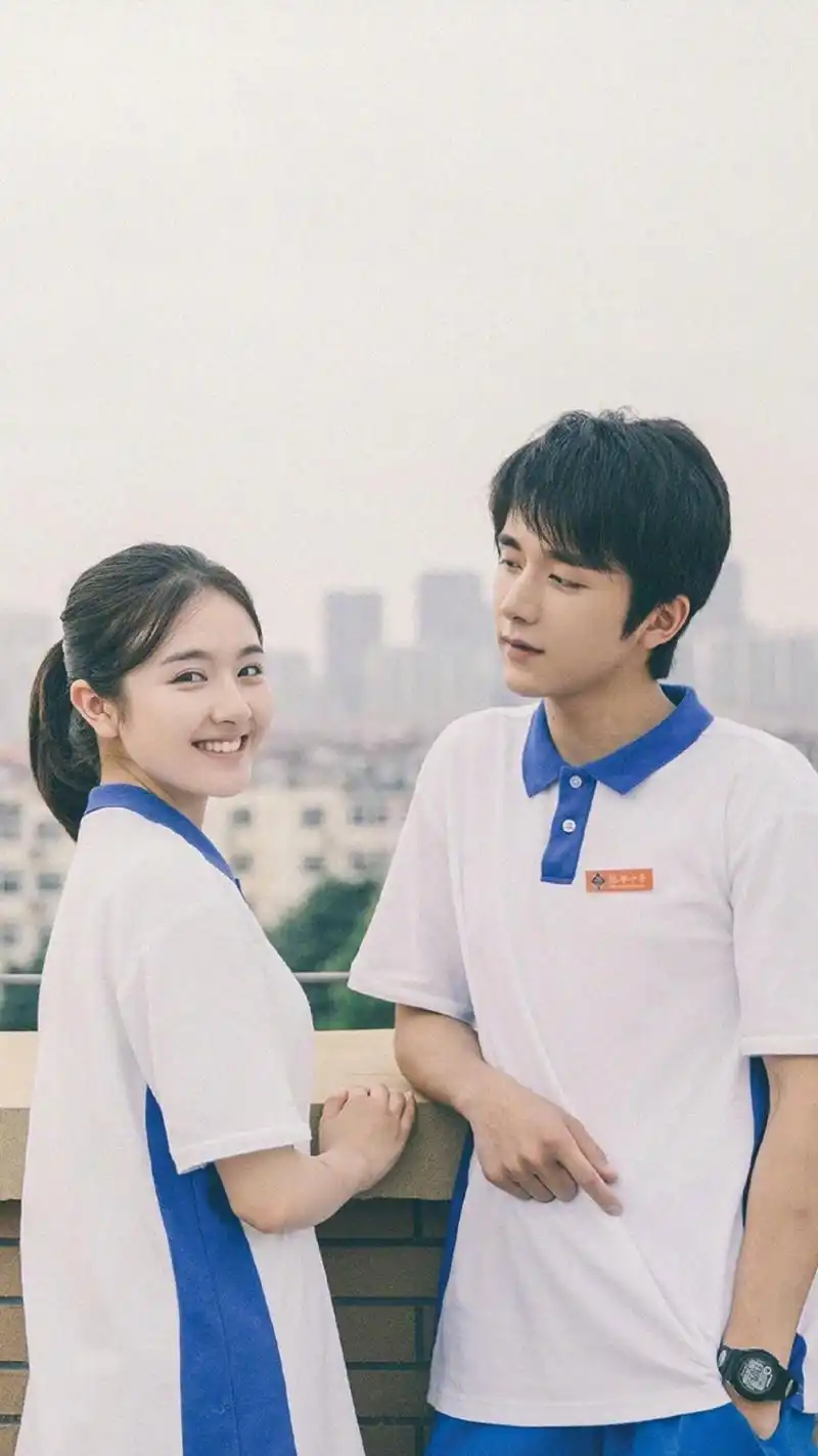 今日吃瓜# 【李兰迪方否认恋情】 近日,有网友偶遇李兰迪和张新成的