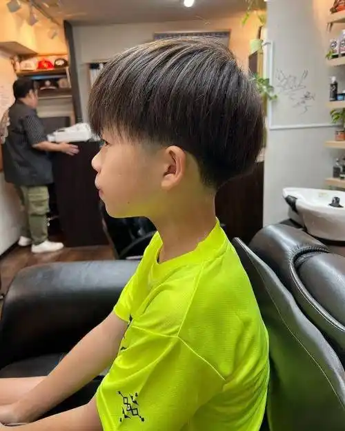 今夏最帅气小男孩发型来了,百变时尚很有型,赶快收藏吧_孩子_头发