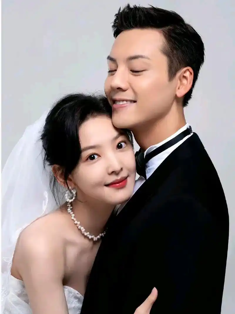 陈伟霆章若楠婚纱照曝光!