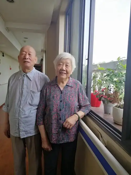 五季养老院5楼部分老人日常生活照和612,8月21日.