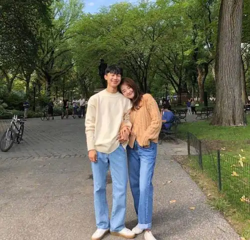 别人家的情侣照片是这样的