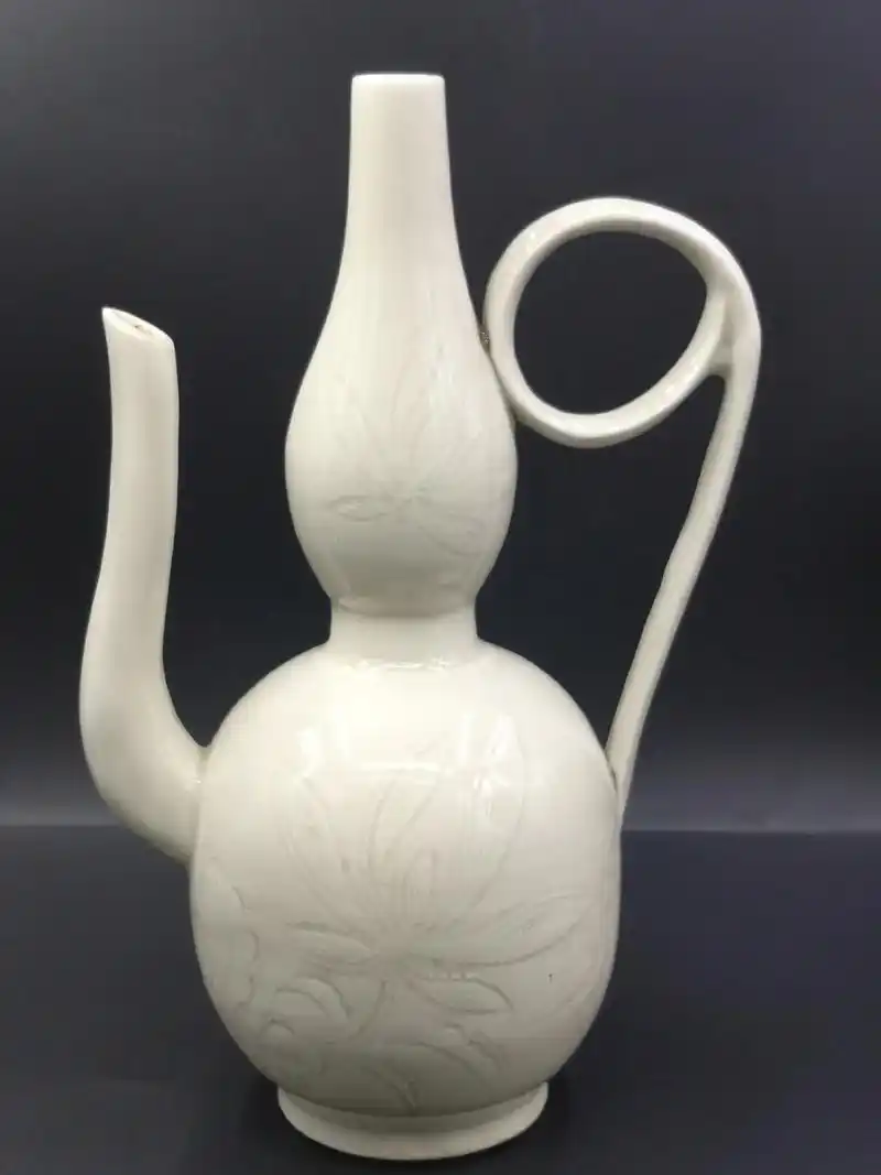 北宋定窑白釉刻花葫芦执壶