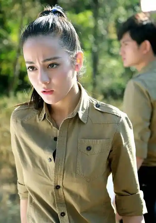 娱乐圈女星军装照大比拼你认为谁最具军人气质