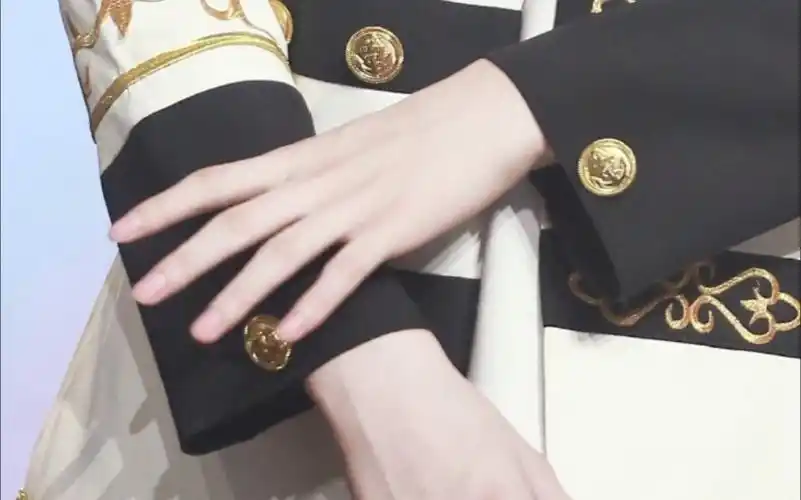 【严浩翔】翔子哥的手也太好看了叭!简直手控福利!