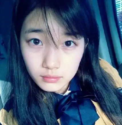 图裴秀智公开素颜自拍照片获赞清纯可人