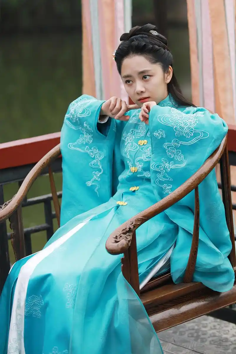 谭松韵:她以甜美可人的形象和出色的演技备受观众喜爱.