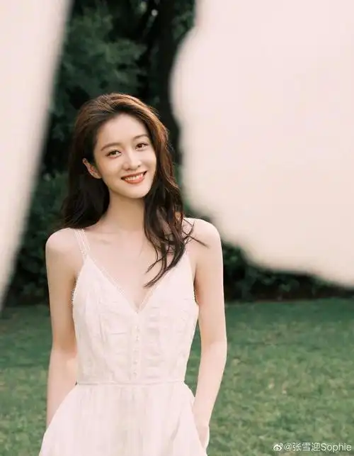 张雪迎分享生日美照,嘟嘴卖萌超可爱,穿搭清纯似初恋|写真|女明星_网