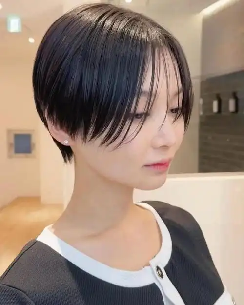 女士中分短发,时尚不落伍|发型|脸型|微卷|短卷发|时尚元素_网易订阅