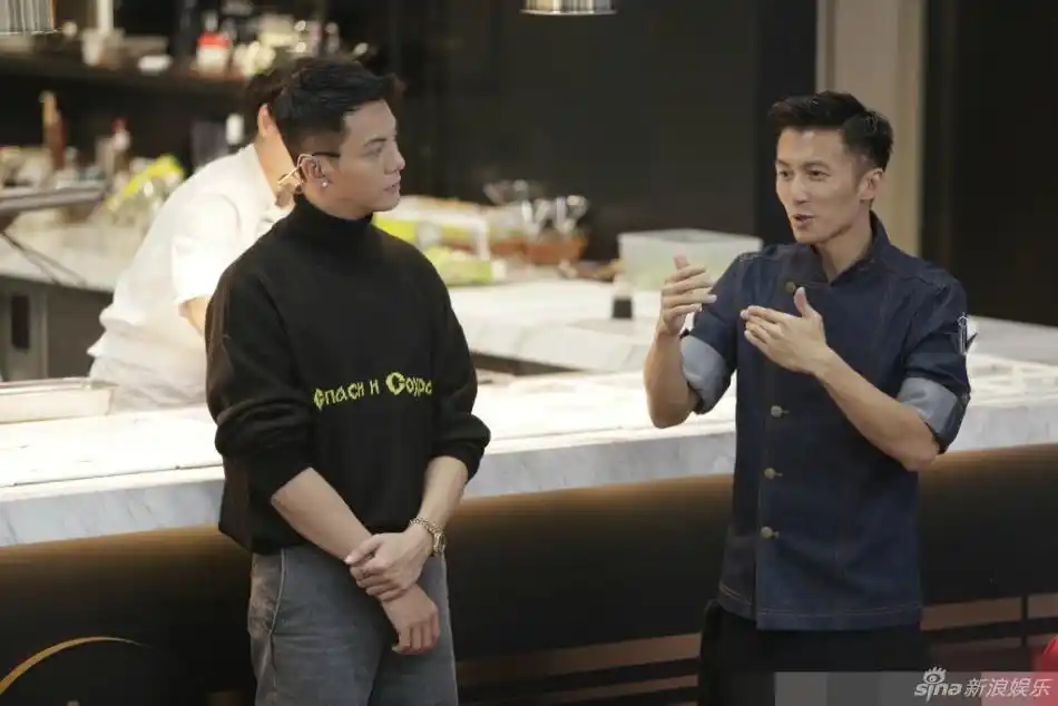 海报剧照剧情:  《十二道锋味》第三季回归,谢霆锋将继续带上众多圈中