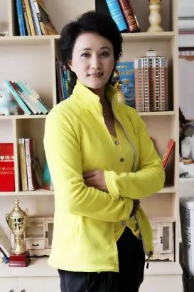 谈判冤家上演欢喜冤家姐弟恋图