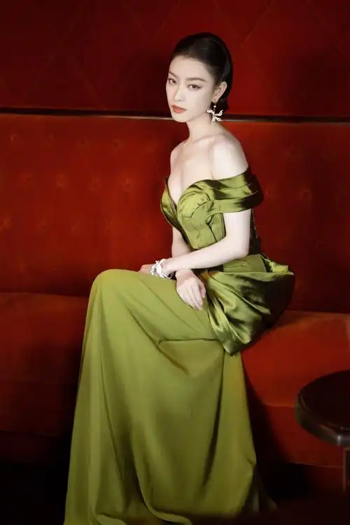 白玉兰颁奖典礼##倪妮绿色复古花萼裙