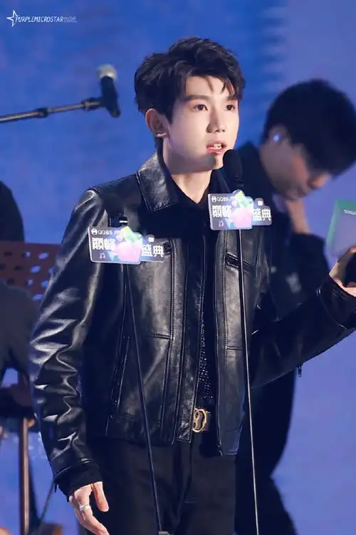 王源出席qq音乐巅峰盛典##王源绿海