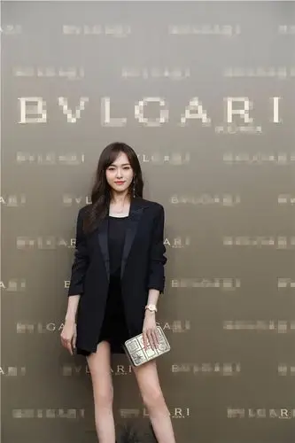 时尚宠儿唐嫣压轴亮相国际品牌发布会 御姐甜美切换自如