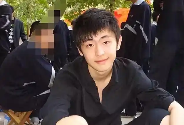 警惕劣迹艺人死灰复燃31岁邓伦高调庆生粉丝千架无人机应援