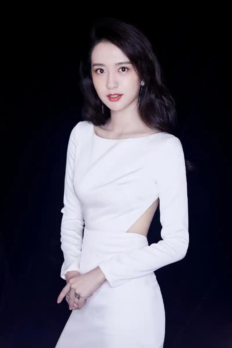 许龄月:花容月貌,美丽娇艳