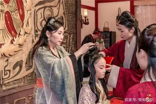 及笄之年盘起头发