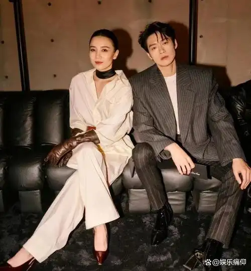 巴黎时装周:王一博不如肖战,刘亦菲宋茜惊艳,她丑的越来越吓人