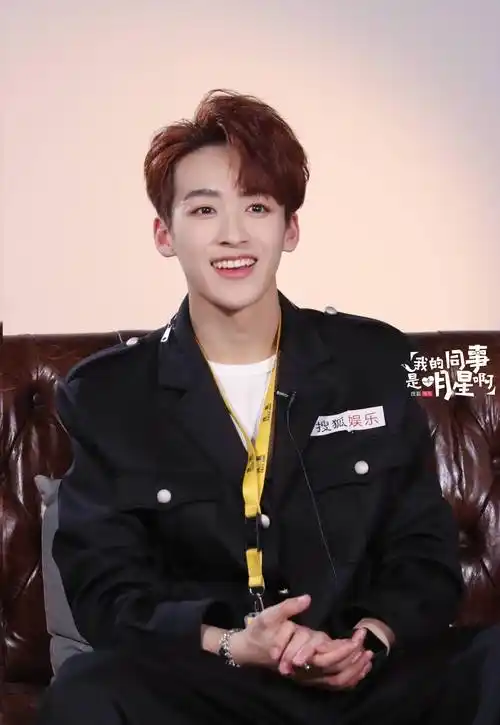 r1se何洛洛模仿周星驰说"我养你"称自己演吻戏yyds_娱乐_什么_女装