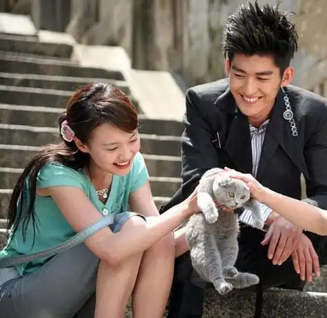 焦俊艳否认与张翰恋情,两人兄弟相称,被拍到去张翰家过夜也正常