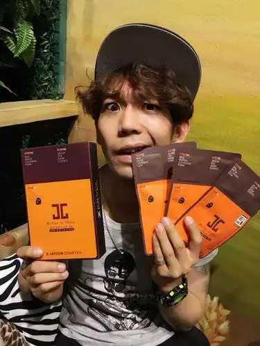 中心龙首页 >> 泡泡鱼共和国 >> jayjun水光补水